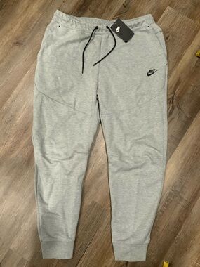 New NIKE Sportswear Tech Fleece Tapered Jogger Pants GREY CU4495-063 Mens Sz XL